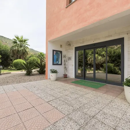 Isola Rossa Apartahotel