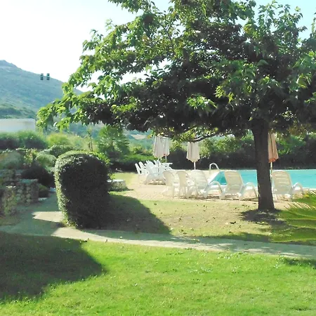Isola Rossa בוסה