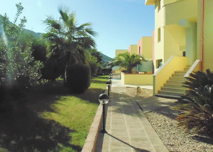 Isola Rossa Aparthotel 3*